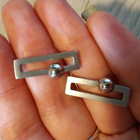 Unique art decor modern stud earrings - Picture 2 of 4